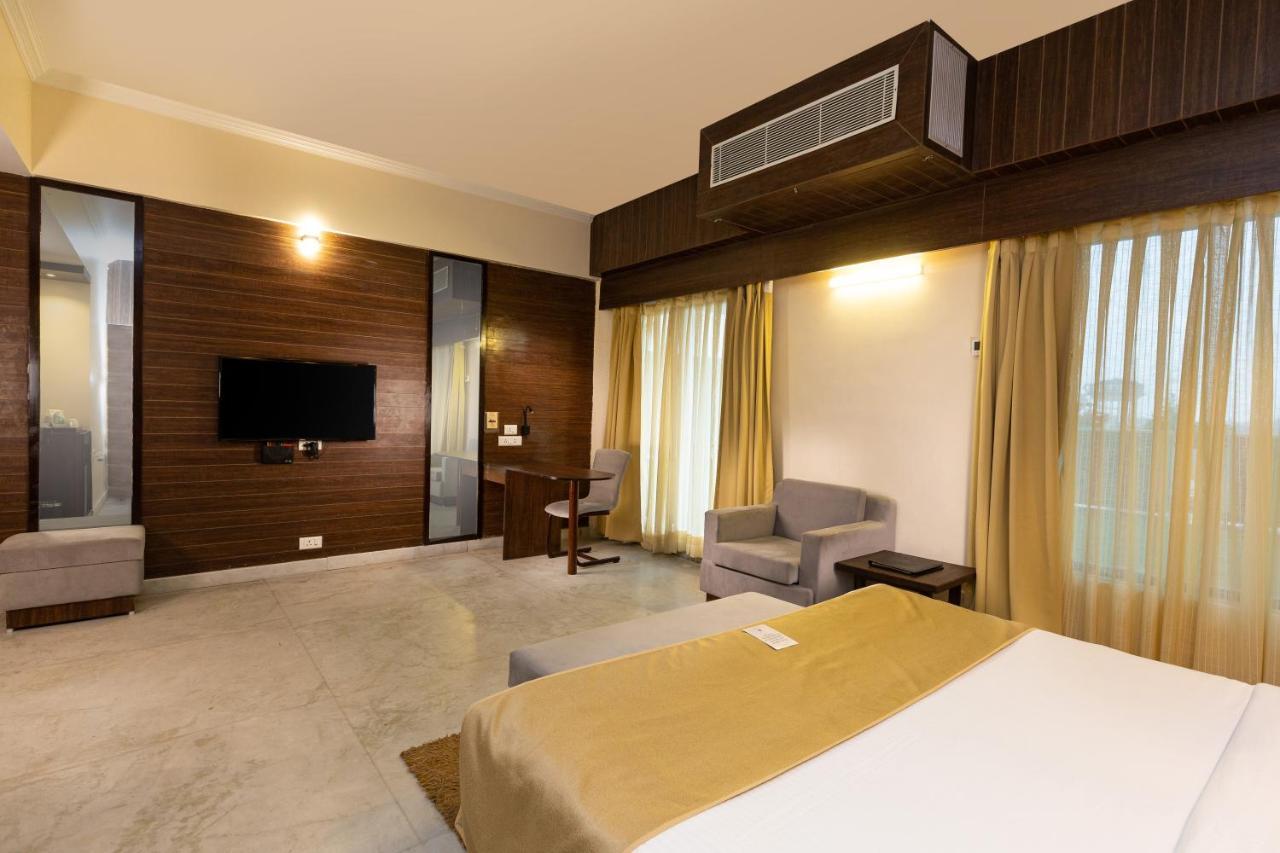 The Solitaire Dehradun Exterior photo