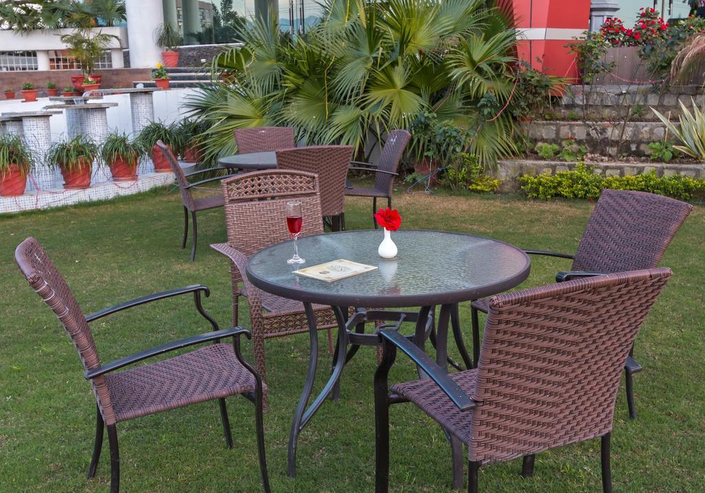 The Solitaire Dehradun Exterior photo